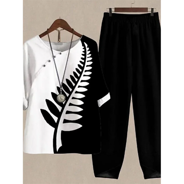 Comfortable high waist pants set featuring a flowy silhouette.