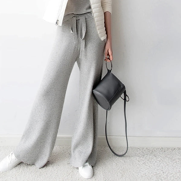 Luxe cashmere blend wide-leg pants for women, featuring a high waist, soft fabric, and perfect for autumn and winter wear.