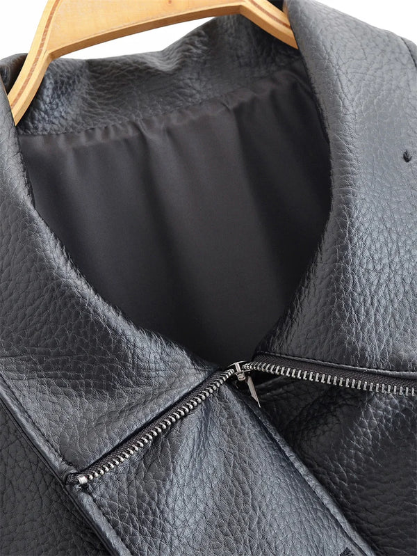 Chic black faux leather moto jacket for women, perfect for autumn evenings and stylish casual wear. Durable and fashionable.