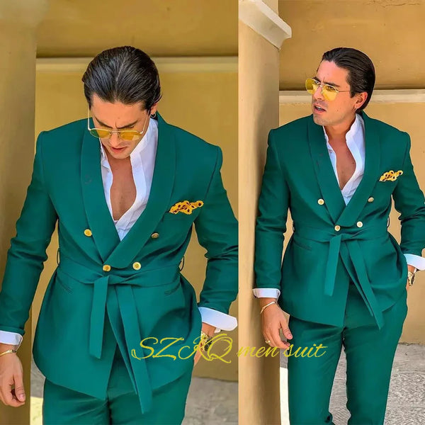 Elegant men's wedding suit, double-breasted 2-piece, tailored wool, perfect for grooms and formal occasions.