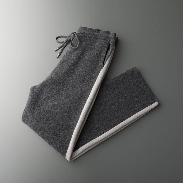 Detail of the zip closure on the Merino wool cardigan, highlighting its modern design.