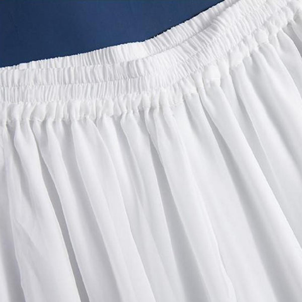 Lightweight summer pants in soft lavender, ideal for casual outings or sophisticated events.