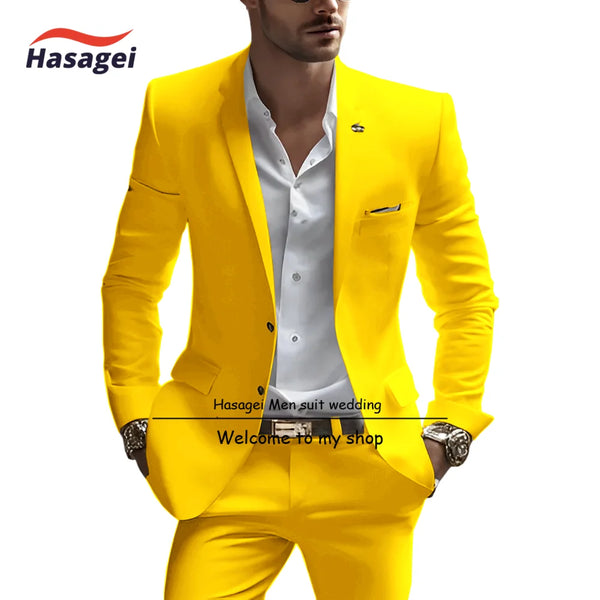 Elegant white summer suit for men, slim fit with notch lapel, perfect for weddings and business events, crafted from wool.