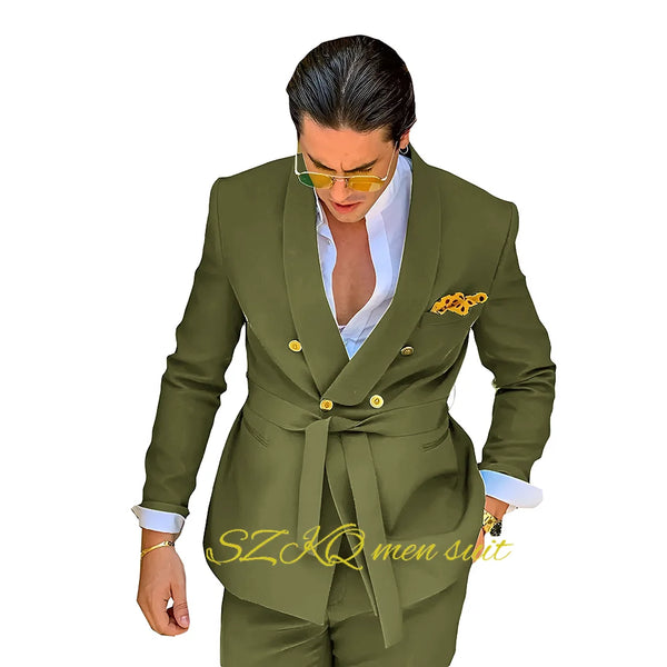 Elegant men's wedding suit featuring a double-breasted jacket and matching trousers, crafted from high-quality wool.