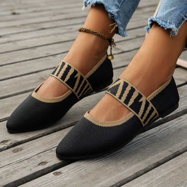Versatile knitted pointed toe flats in color-block pattern with waterproof rubber outsole