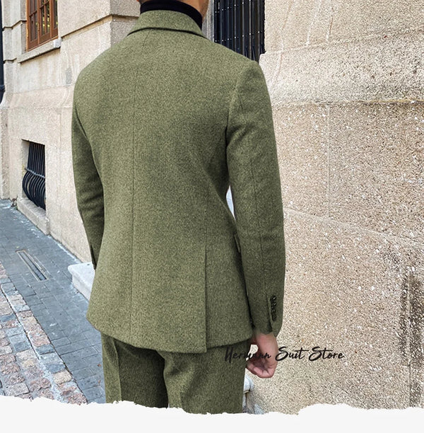 Elegant men’s 2-piece double-breasted suit set in premium polyester for autumn and winter business and formal occasions.