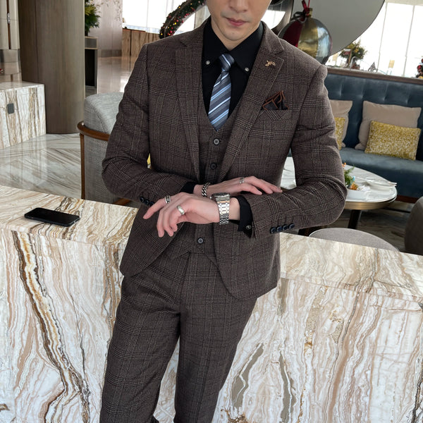 Model wearing the suit set with a casual flair for smart casual occasions.