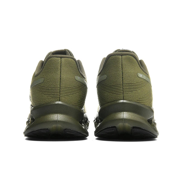 Lightweight trail running shoes with moisture-wicking breathable lining