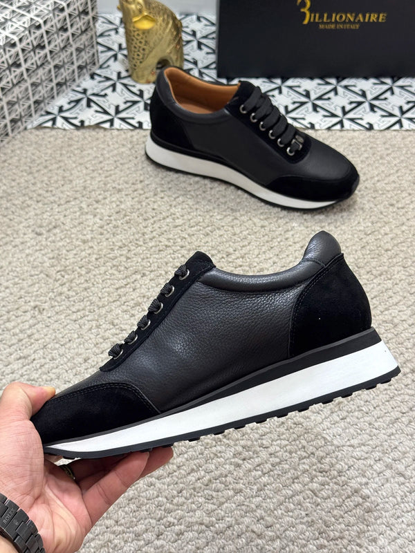 Black leather loafers for men, suitable for evening gatherings.