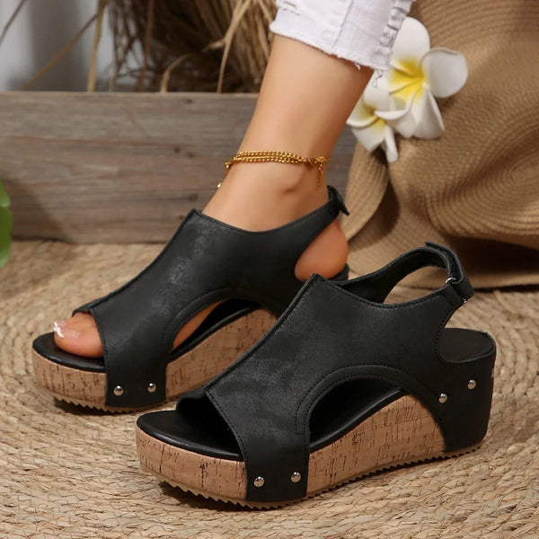 Sophisticated women's sandals with wedge heel and premium materials