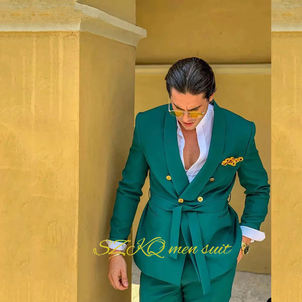 Elegant men's wedding suit featuring a double-breasted jacket and matching trousers, crafted from high-quality wool.