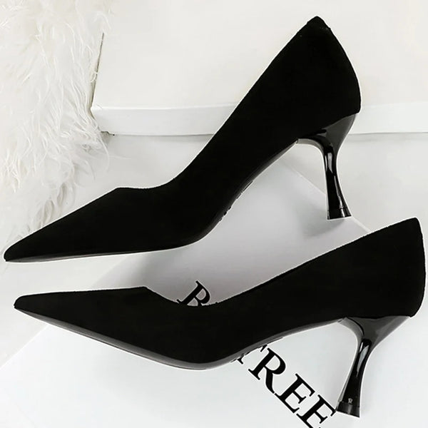Durable rubber sole heels designed for long-lasting wear.