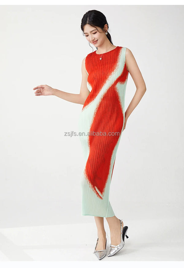 Comfortable dress with a slim fit, perfect for late-night laughter.