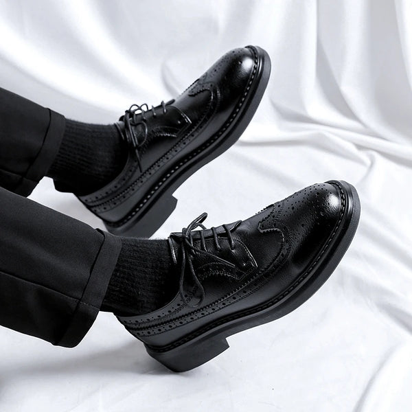 Men's patent leather Oxford shoes with a sleek finish.