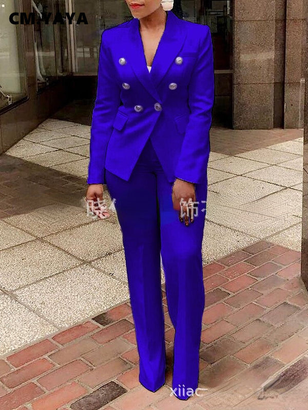 Close-up of the sharp notched collar on the elegant blazer, highlighting its sophisticated tailoring.