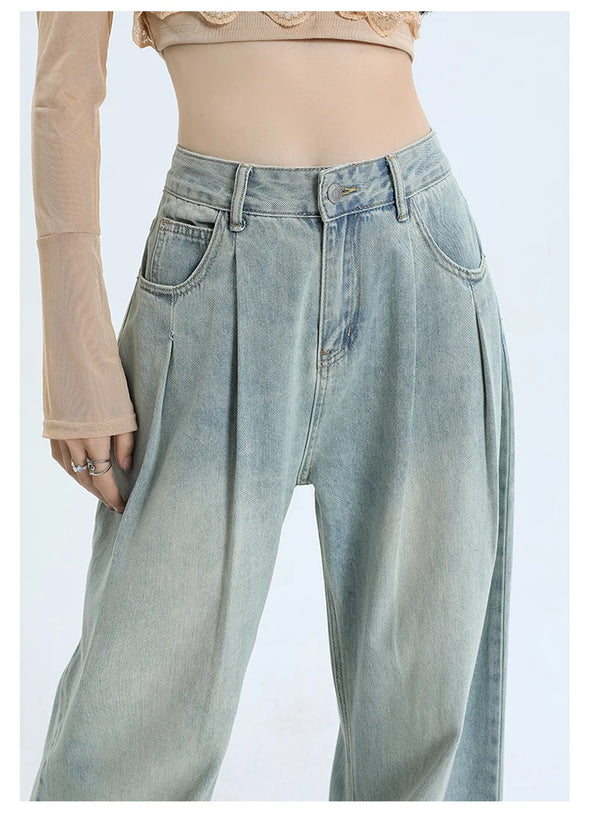 High-waist pleated wide leg jeans for women, combining retro style with modern comfort in premium cotton fabric.