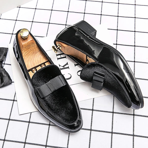 Stylish black dress shoes ideal for any formal occasion.