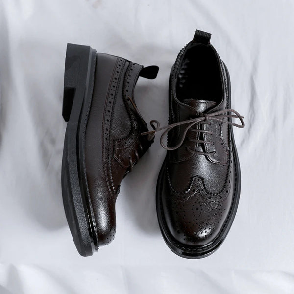Sophisticated style in classic men's patent leather Oxfords.