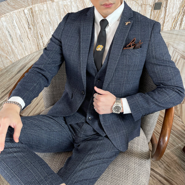 Autumn Charisma suit set paired with stylish accessories for a complete look.