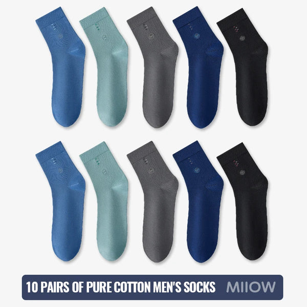 Seamless Comfort Socks in pastel pink, combining comfort and fashion.