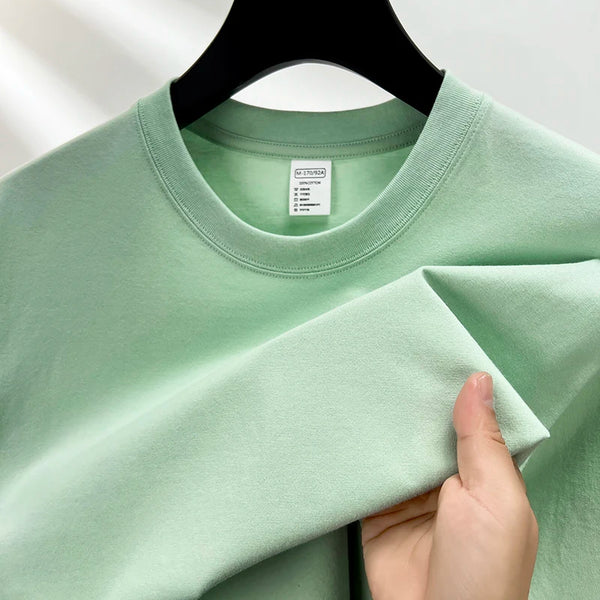 Versatile cotton crew neck in clean solid color