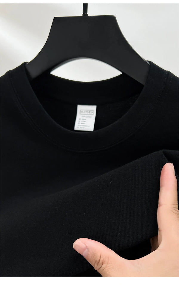 Comfortable cotton crew neck in classic solid pattern