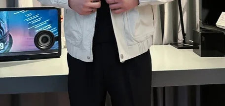 Stylish men's slim fit safari jacket for autumn and winter, featuring a stand collar and zipper closure in a durable cotton b