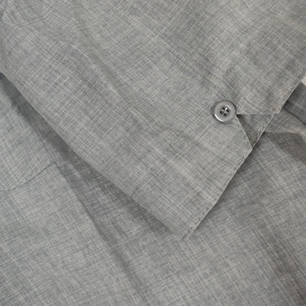 Comfortable breathable shirt featuring cotton-linen fabric and regular fit