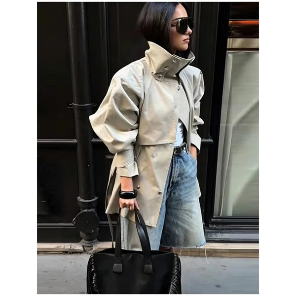Elegant women's trench in khaki with modern collar and regular length