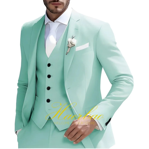 Elegant 3-piece men's suit for weddings, featuring a slim fit, single-breasted jacket, and pleated pants in premium fabric.