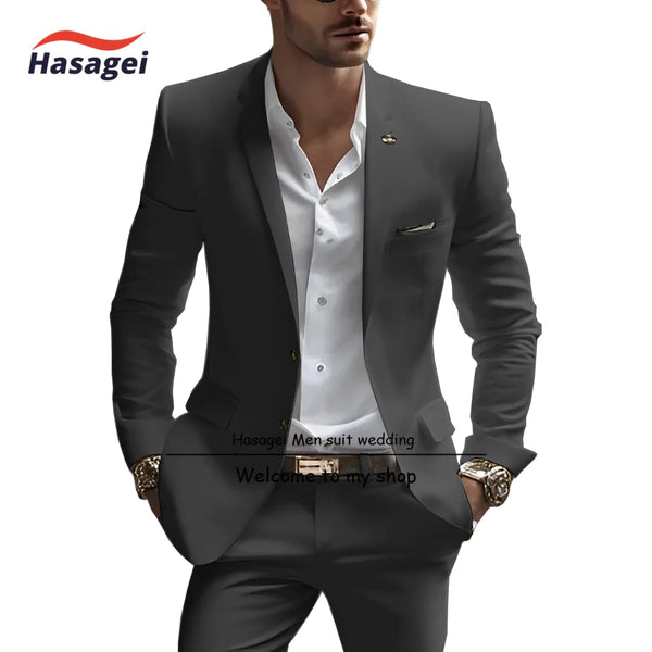 Elegant white summer suit for men, slim fit with notch lapel, perfect for weddings and business events. High-quality wool.