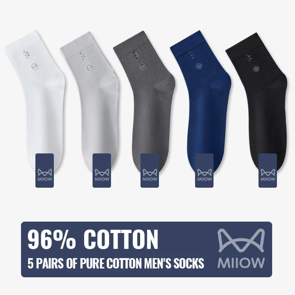 Seamless Comfort Socks in black, made of pure cotton for all-day comfort.