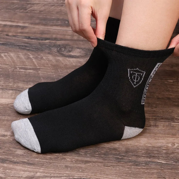 Court Command crew socks in white, engineered for comfort and support during rigorous gameplay.