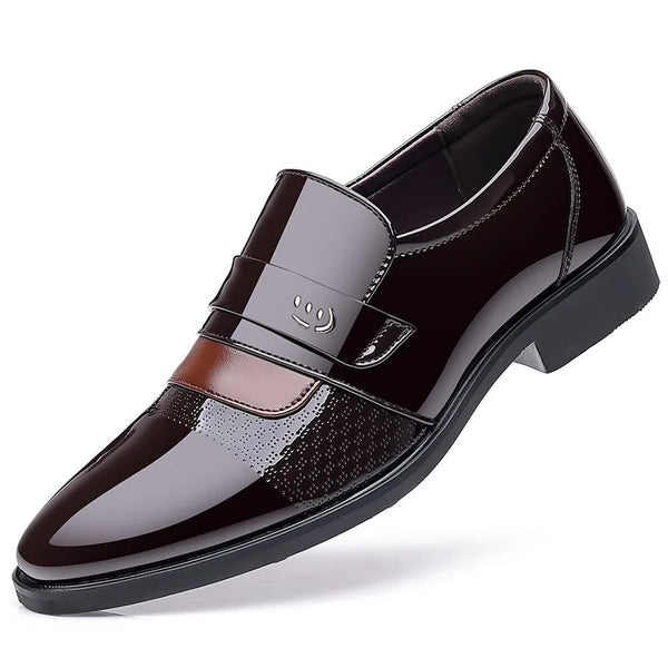 Elegant men's leather Oxford shoes in brown for formal occasions.