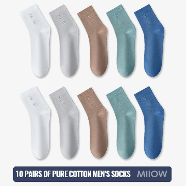 Seamless Comfort Socks in deep burgundy, perfect for professional settings.