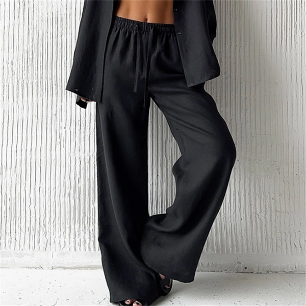 Close-up of functional side pockets on wide leg pants, spacious design for phone and essentials