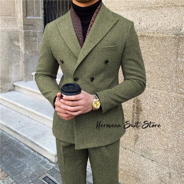 Elegant men’s 2-piece double-breasted suit set in premium polyester for autumn and winter business attire and formal events.
