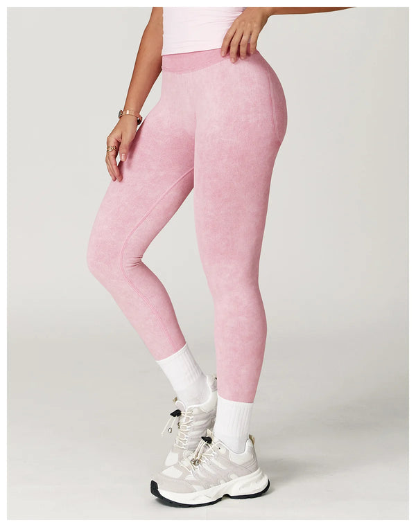 Black and white patterned seamless leggings for stylish workouts.