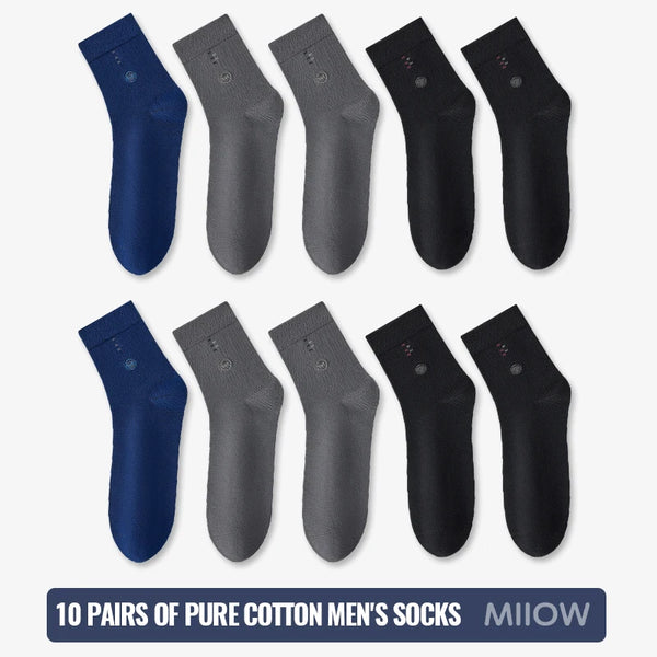 Seamless Comfort Socks in white, featuring ergonomic fit for snug wear.