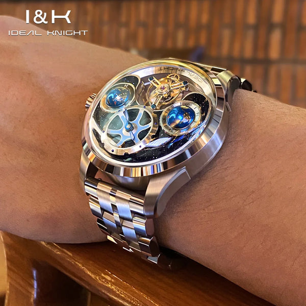 Elegant stainless steel strap of the Global Voyager adventure watch.