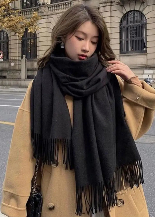 Luxurious black cashmere-polyester blend scarf with fashionable tassels.