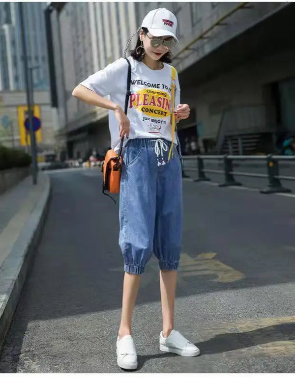 Calf-length high-waist jeans with harem fit and breathable fabric construction