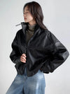 Smooth zipper closure detail on the vintage leather cropped jacket for women.