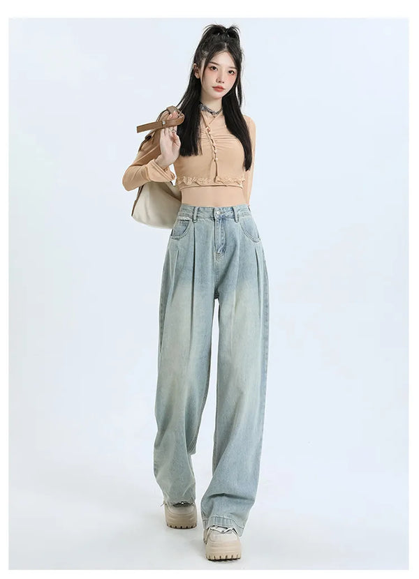 High-waist pleated wide leg jeans for women in premium cotton, offering comfort and vintage-inspired style for any occasion.