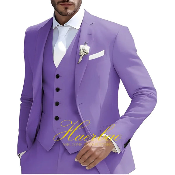 Elegant 3-piece men's suit for weddings, featuring a slim fit, single-breasted jacket, and pleated pants for formal events.