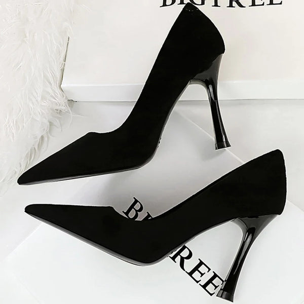 Sophisticated women's high heels in soft flock material.
