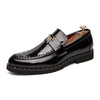 Pointed toe Oxford shoes in high-quality patent leather.