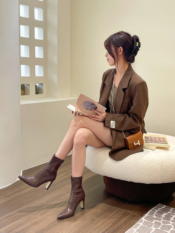 Chic black ankle boots with slim high heels, pointed toe design, perfect for autumn and winter fashion. Stylish slip-on footw