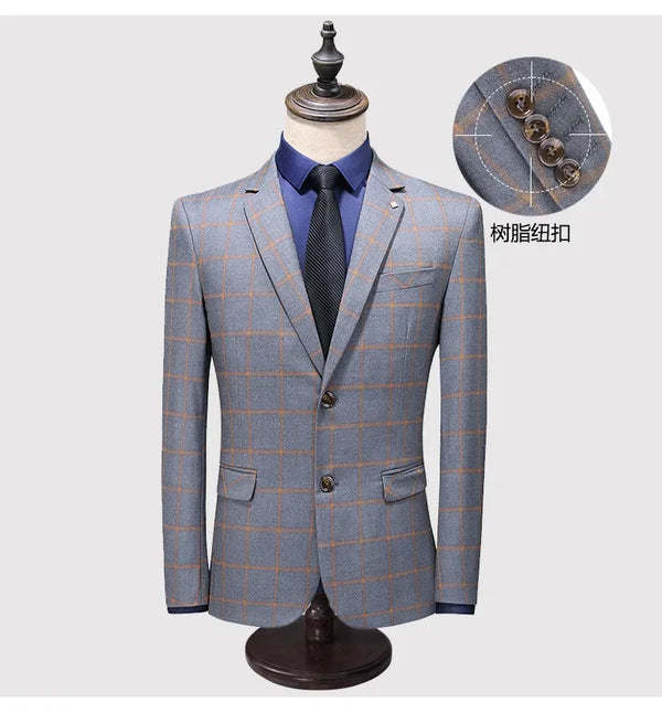 Men's suit in a breathable polyester-viscose blend, ensuring comfort during festivities.