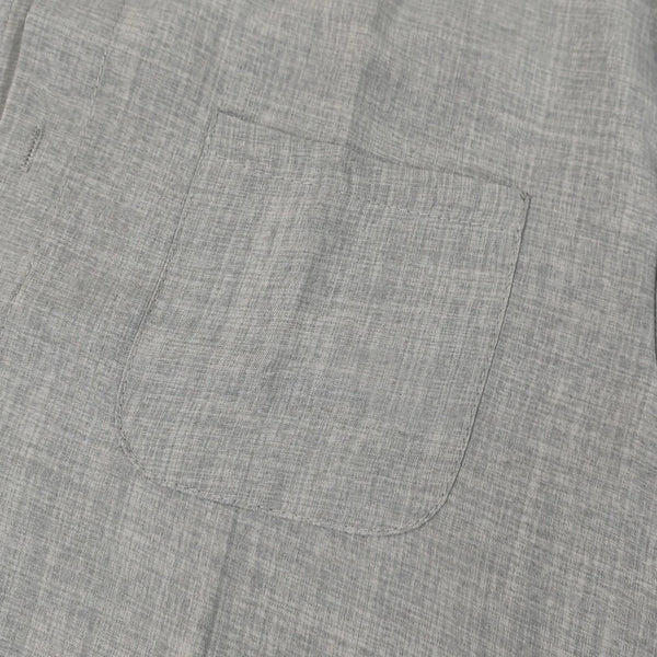 Button-front cotton-linen shirt with clean solid pattern and classic collar